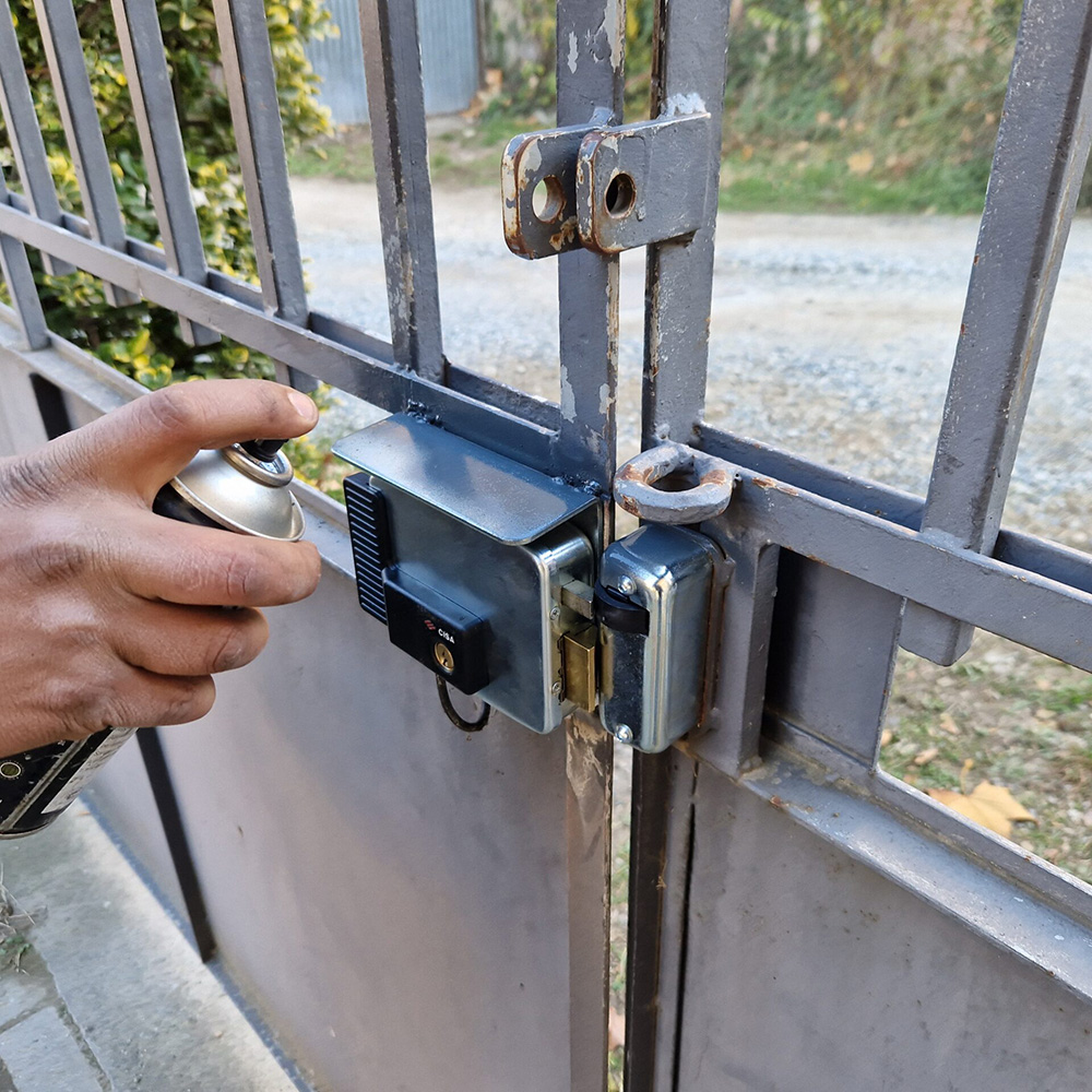 Installazione e sostituzione di serrature e cilindri su qualsiasi tipo di porta