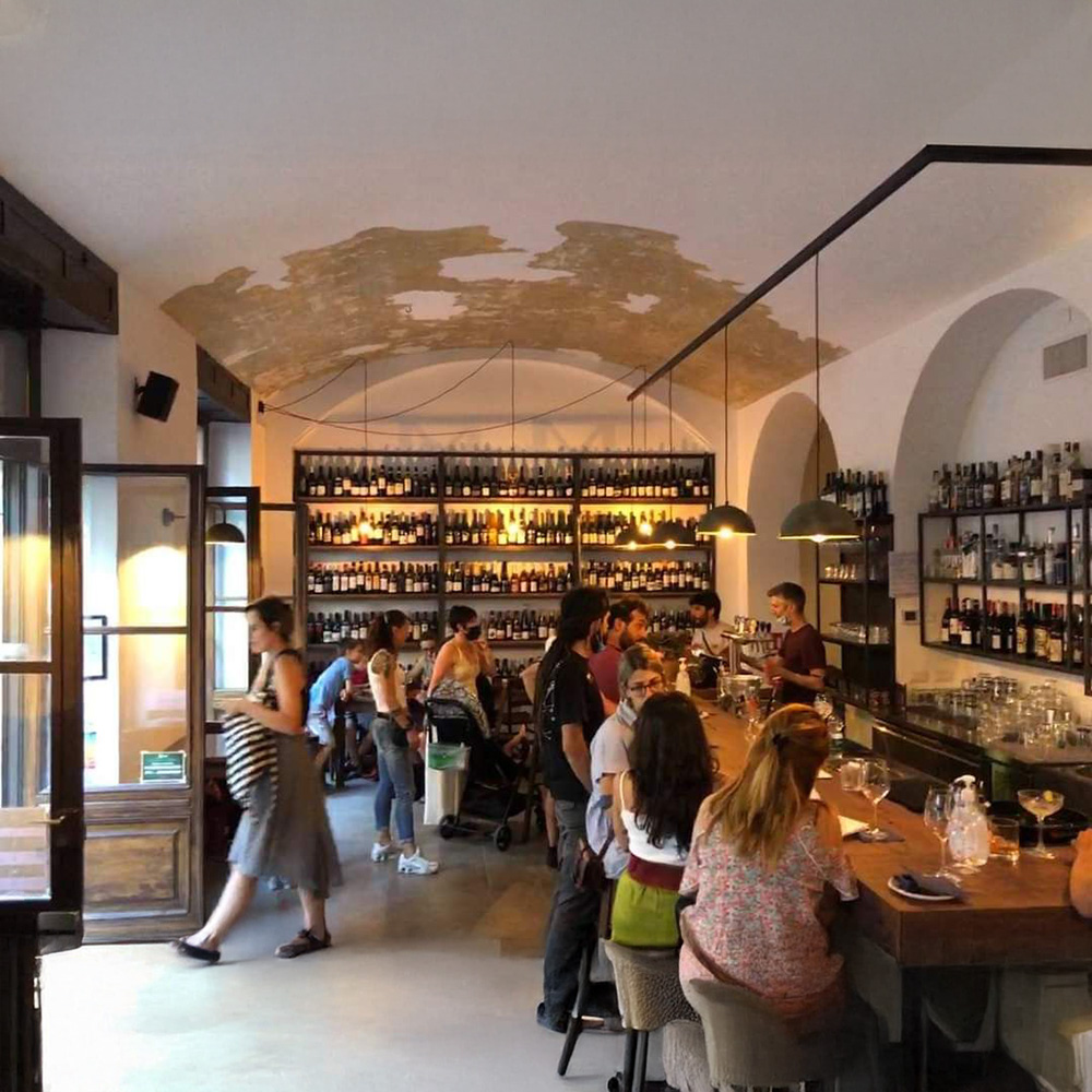 Realizzazione struttura in ferro battuto artigianale per un'enoteca
